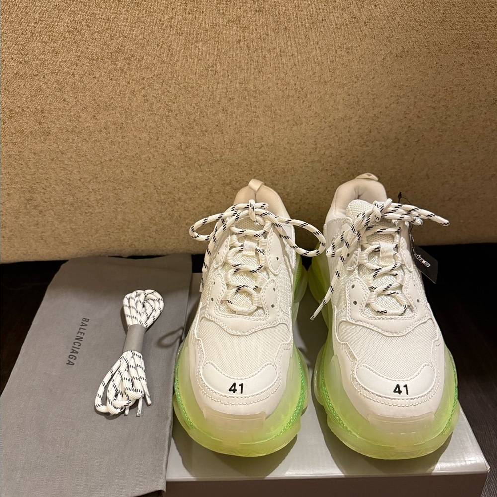 Men Triple S